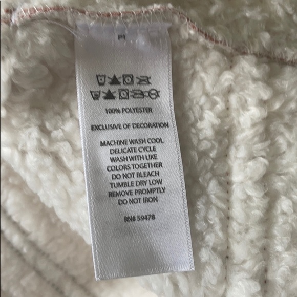 Pink vest with details - Picture 6 of 6